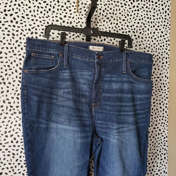 Sold - Picture 3 of 8